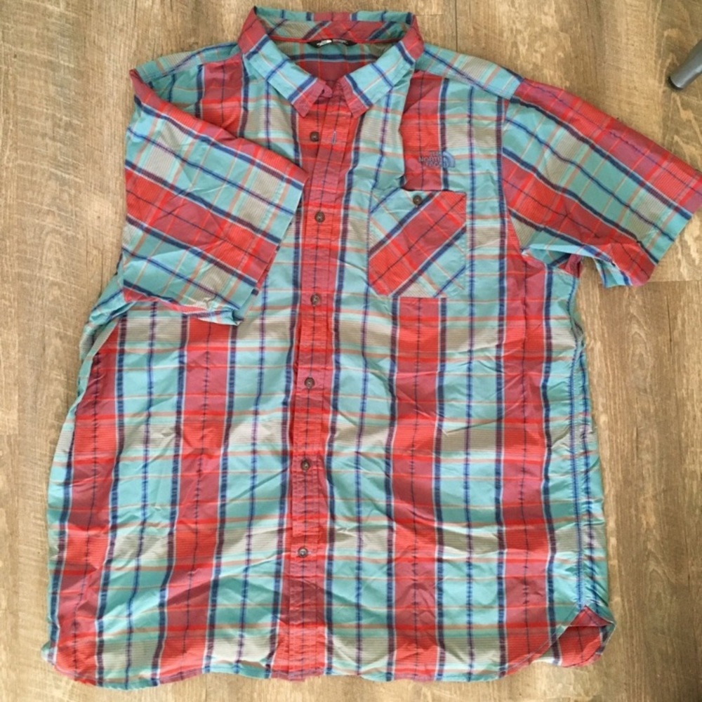 The North Face | Men’s Plaid Button Down Outdoors Short Sleeve Shirt